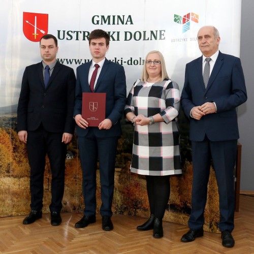 Wręczenie nagród i stypendiów uzdolnionej młodzieży
